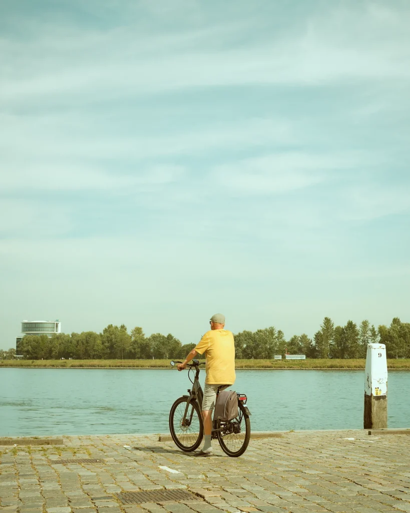 Dorstrecht Stad langs de Merwede