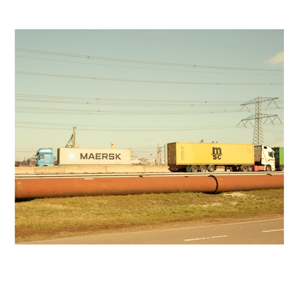 Vrachtwagens met containers Maasvlakte