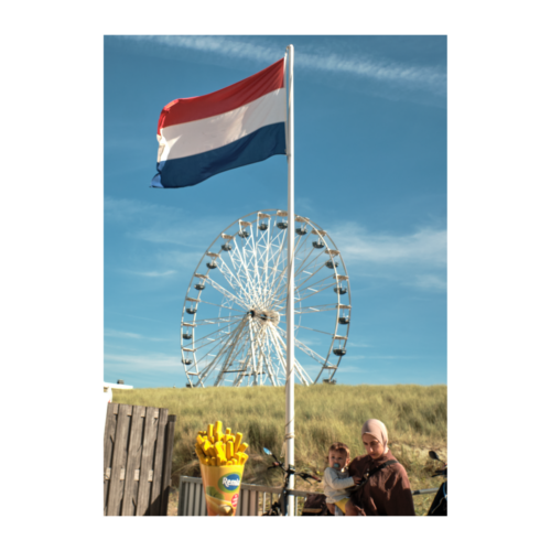 Nederlandse vlag en reuzenrad Egmond