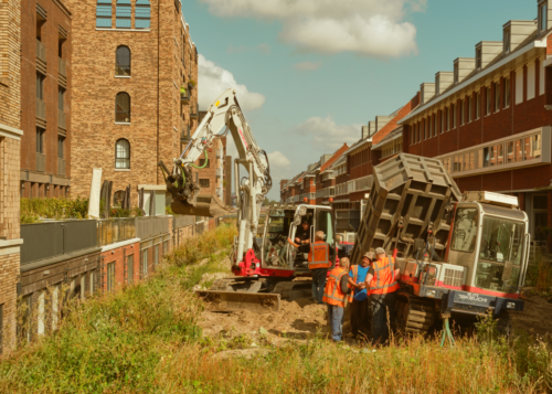 Houthavens - Werklui graven gracht uit